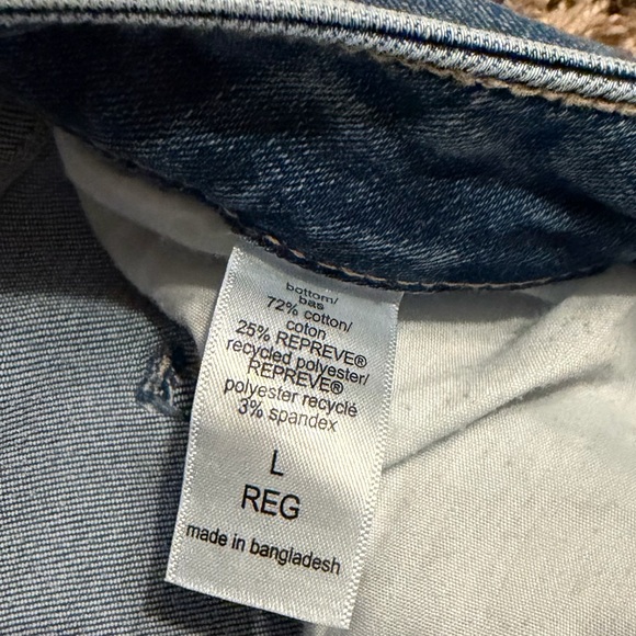 Maurices Distressed Jeans - Picture 4 of 11